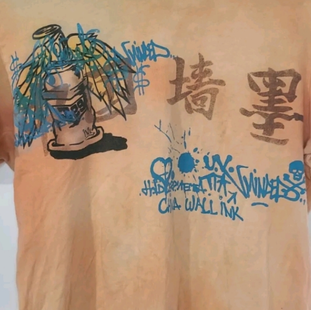 Authentic China Wall Ink Graffiti Graphic T - Picture 8 of 8